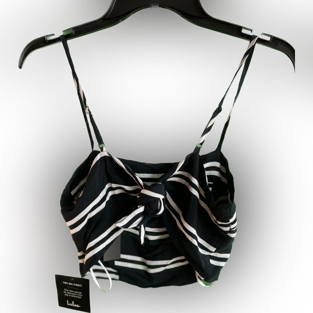 4/$25 NWT Lulu’s crop top - Picture 4 of 5